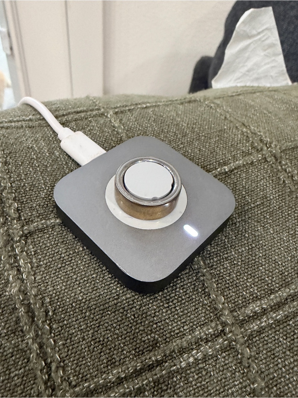 Oura Ring gen 4 size 6 with Charger Dock - works great!